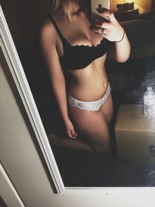 Coquine qui adore la bite dans le cul