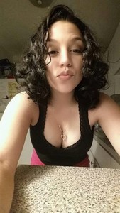 Nymphette qui aime la bite dans le cul